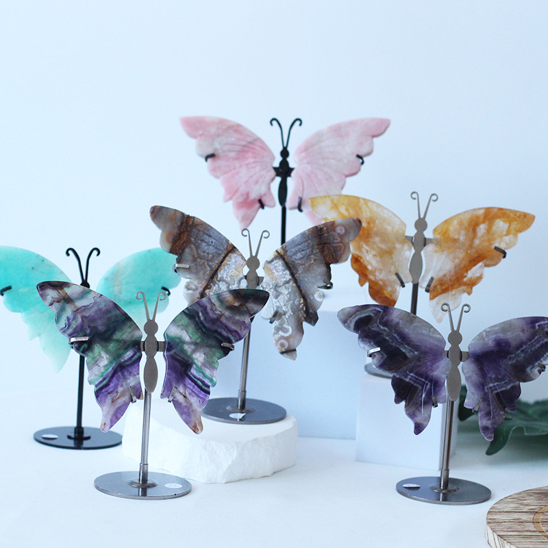 Αμέθυστος κρύσταλλος με σκαλισμένα φτερά πεταλούδας – γεωμετρικός διακοσμητικός, συσκευασία από χαρτόνι, χριστουγεννιάτικo δώρο