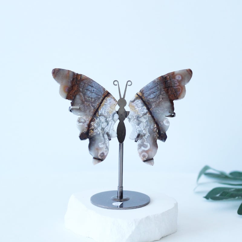 Αμέθυστος κρύσταλλος με σκαλισμένα φτερά πεταλούδας – γεωμετρικός διακοσμητικός, συσκευασία από χαρτόνι, χριστουγεννιάτικo δώρο