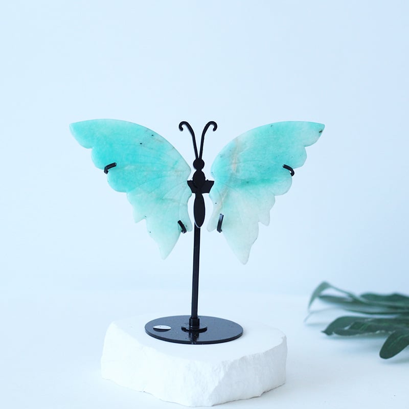 Αμέθυστος κρύσταλλος με σκαλισμένα φτερά πεταλούδας – γεωμετρικός διακοσμητικός, συσκευασία από χαρτόνι, χριστουγεννιάτικo δώρο