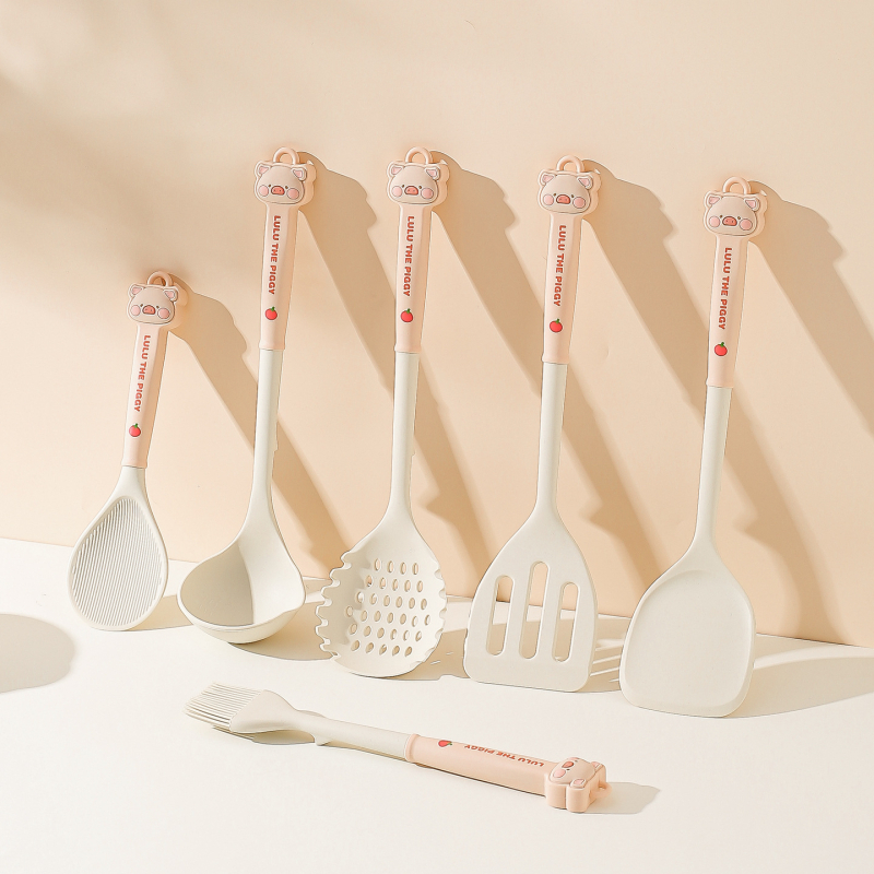 Set kuhinjskih špatula, mekan silikon materijal, silikon držak, moderni minimalistički stil, lansirano 2025