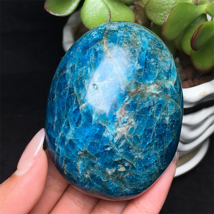 Kézben tartható ásványi példány, polírozott ovális alakú; márka: Other; anyag: foszforos ásvány; testreszabás: Nincs; ajándék: Nem