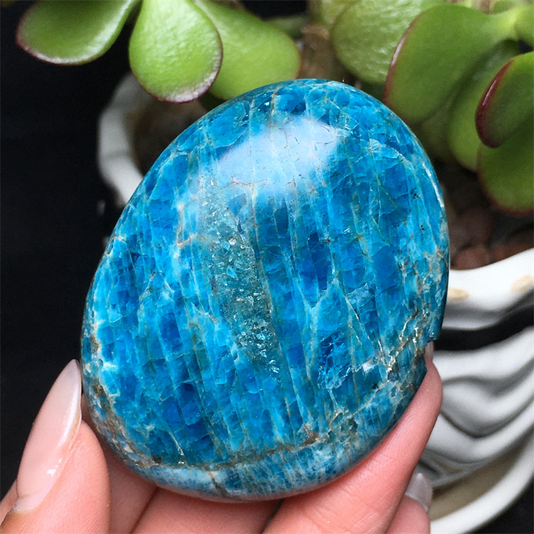 Kézben tartható ásványi példány, polírozott ovális alakú; márka: Other; anyag: foszforos ásvány; testreszabás: Nincs; ajándék: Nem