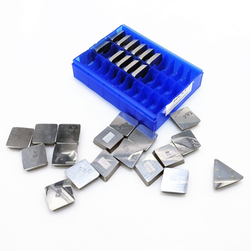 Keményötvözetes marófejű vágóélek, modellek YT15, YW1, YW2 és YG8; márka HZ; ötvözetek YG6, YG6Z, YG8, YT5