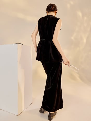 Fekete retro bársony mellény gyöngyös díszítéssel és hímzett részletekkel, hosszú szoknyás kosztüm virágos mintával, poliészter, őszi 2025