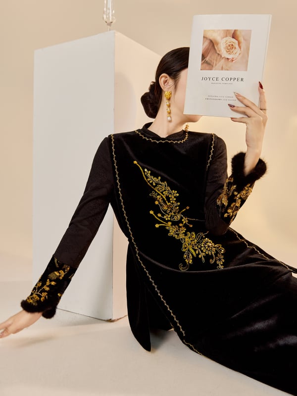 Fekete retro bársony mellény gyöngyös díszítéssel és hímzett részletekkel, hosszú szoknyás kosztüm virágos mintával, poliészter, őszi 2025