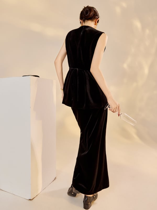 Fekete retro bársony mellény gyöngyös díszítéssel és hímzett részletekkel, hosszú szoknyás kosztüm virágos mintával, poliészter, őszi 2025