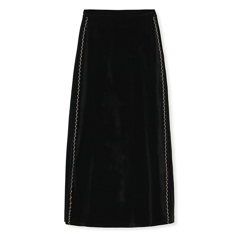 Fekete retro bársony mellény gyöngyös díszítéssel és hímzett részletekkel, hosszú szoknyás kosztüm virágos mintával, poliészter, őszi 2025