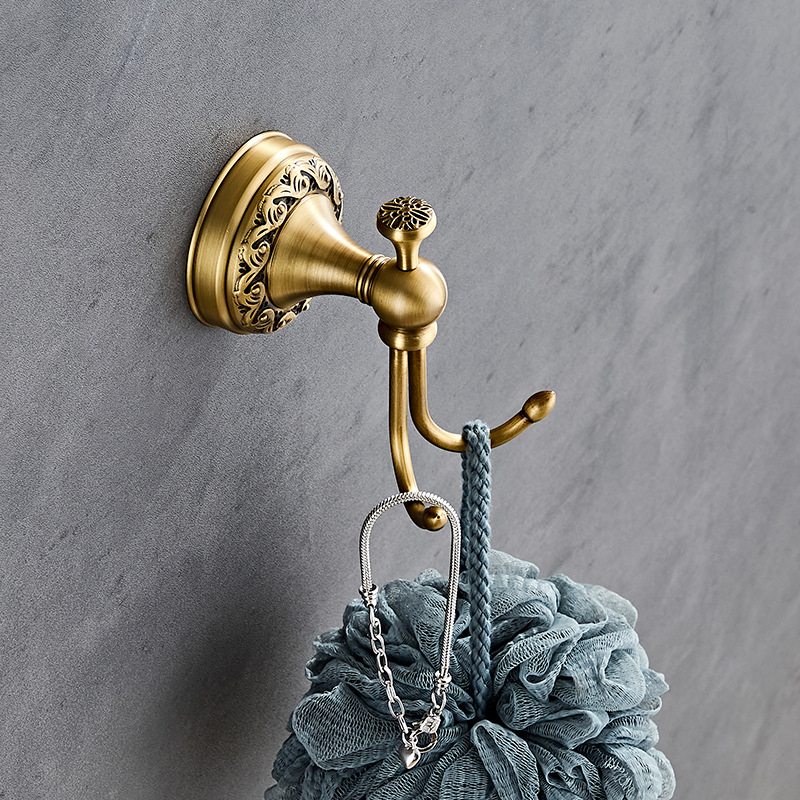 Evropskog stila antik dvostruka zidna vješalica, bez čavlića, šest komada u kompletu