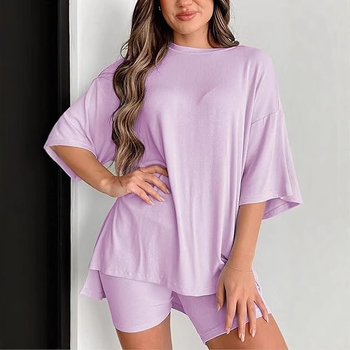 Két darabos lezser szett: rövid ujjú felső és rövidnadrág, részlet kolázs stílusban, modal keverék poliészterrel és spandexszel, 2025 tavasz, városi stílus, nőknek