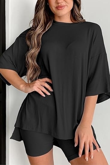 Két darabos lezser szett: rövid ujjú felső és rövidnadrág, részlet kolázs stílusban, modal keverék poliészterrel és spandexszel, 2025 tavasz, városi stílus, nőknek