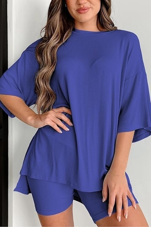 Két darabos lezser szett: rövid ujjú felső és rövidnadrág, részlet kolázs stílusban, modal keverék poliészterrel és spandexszel, 2025 tavasz, városi stílus, nőknek