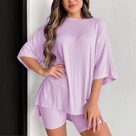 Két darabos lezser szett: rövid ujjú felső és rövidnadrág, részlet kolázs stílusban, modal keverék poliészterrel és spandexszel, 2025 tavasz, városi stílus, nőknek