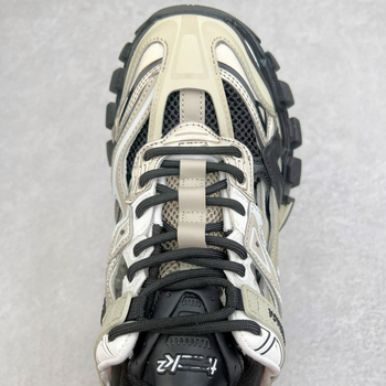 Dad Shoes cipő – felsőrész: TPU + műbőr + textil; talp EVA; záródás: cipőfűzők; alacsony felső rész; vastag talp 3–5 cm