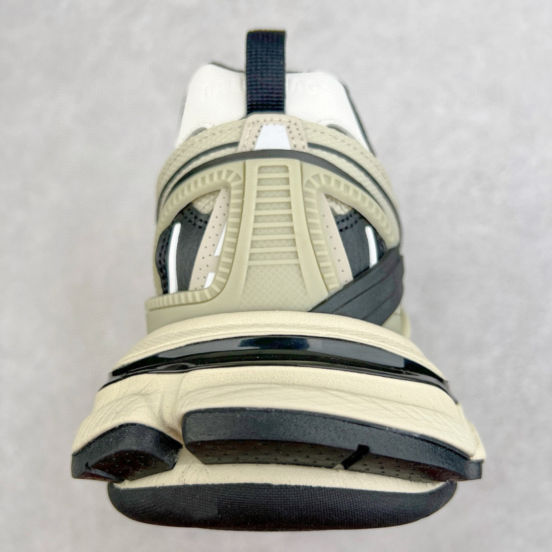 Dad Shoes cipő – felsőrész: TPU + műbőr + textil; talp EVA; záródás: cipőfűzők; alacsony felső rész; vastag talp 3–5 cm