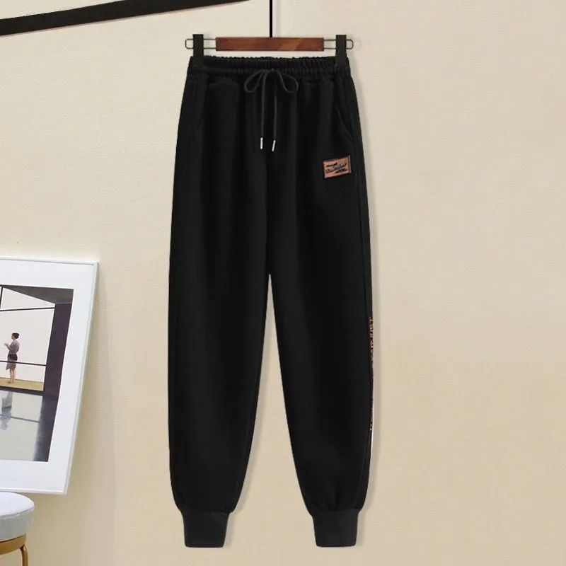 Női két darabos sportos casual szett hímzéssel, hosszú ujjú top hercegnő-stílusú ujjaival és jogger nadrággal; ősz 2025; anyag: Sweatshirt cloth; PVC összetétel.