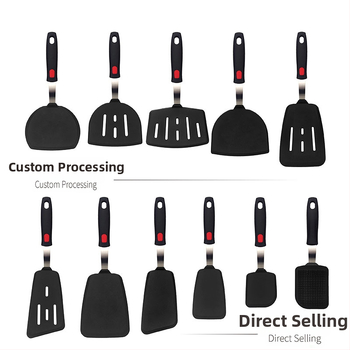 Teppanyaki silikónová špachtľa s pružinovou oceľou a plastovým držadlom; nepriľnavá, vysokoteplotná, ochrana pred popáleninami.