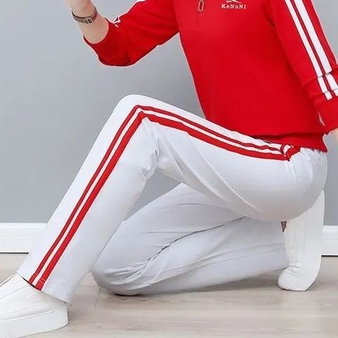 Női mindennapi nadrágkosztüm hosszú ujjúval — viszkóz szálas anyag, 90–95% poliészter; 3/4 hosszú nadrág; 2025 tavaszi megjelenés