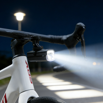 Prednje svjetlo za bicikl za noćnu vožnju: visoka svjetlost, vodootporno, USB-C punjenje, punjivo, podesiva snop za planinske i cestovne bicikle (USB-C punjenje, podesiva snop, montaža visećim držačem)