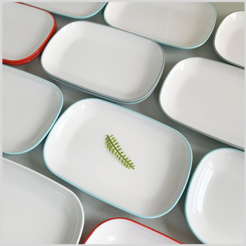 Чиния от меламин с разделител – за барбекю ресторанти, нееднаква форма, еднотонна повърхност, годна за микровълнова