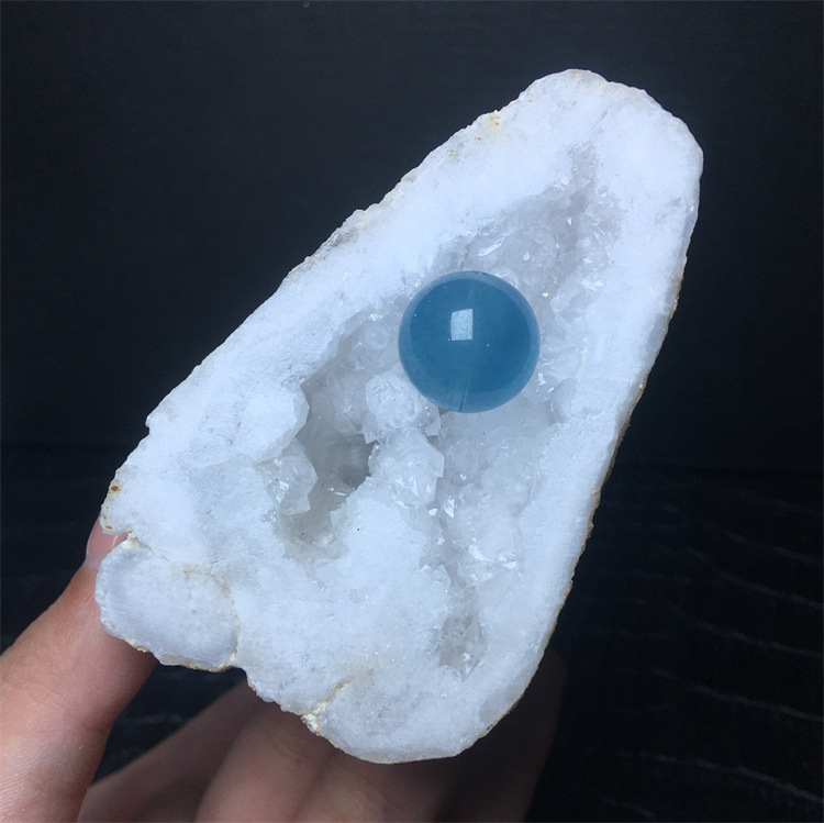 Karkötő a bőség kosara motívummal és pénz erszény motívummal, demagnetizált kristály, nyers kő, asztali dekoráció