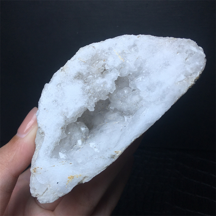 Karkötő a bőség kosara motívummal és pénz erszény motívummal, demagnetizált kristály, nyers kő, asztali dekoráció