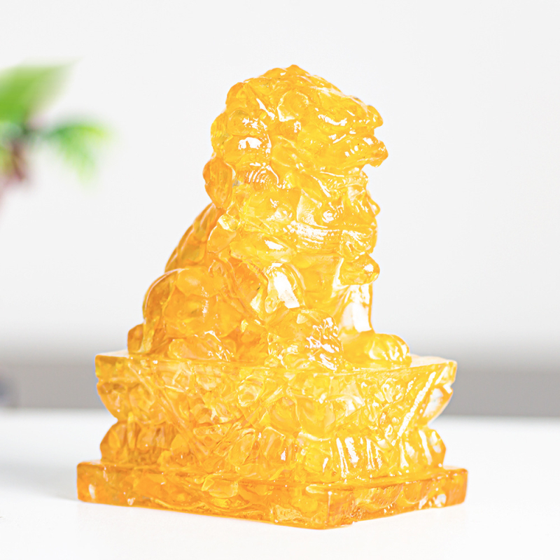 Enyeoh Лъв скулптура от смола с естествен кристал, модерен минималистичен стил, смолни занаяти