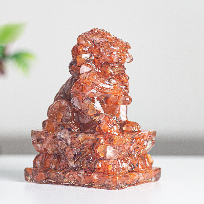 Enyeoh Лъв скулптура от смола с естествен кристал, модерен минималистичен стил, смолни занаяти