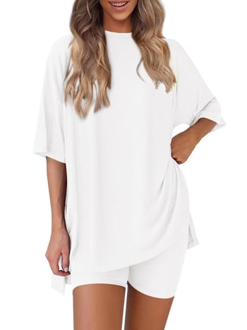 Női hálóing szett - T-shirt felső, háromnegyedes nadrág, Milk Silk anyag, Poliészter-elasztán keverék, egyszínű