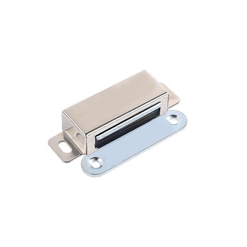 Szekrényajtó mágneszár, csavaros rögzítés, anyag: műanyag–vas, felület: kefés, CT-01 falra szerelés, kézi működtetés