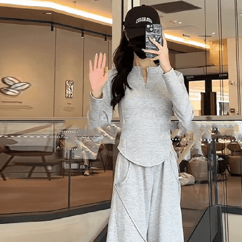 Női téli kétszemélyes sportos szett – pulóver félcipzárral és széles szárú nadrággal, patchwork dizájn, poliészter/elasztán alapanyag, 2024 tél