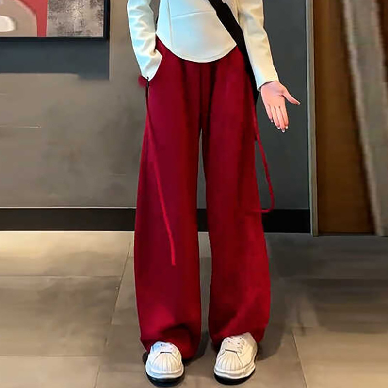 Női téli kétszemélyes sportos szett – pulóver félcipzárral és széles szárú nadrággal, patchwork dizájn, poliészter/elasztán alapanyag, 2024 tél