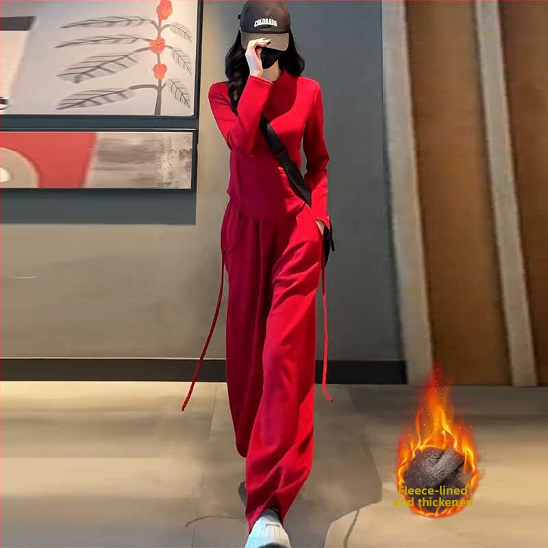 Női téli kétszemélyes sportos szett – pulóver félcipzárral és széles szárú nadrággal, patchwork dizájn, poliészter/elasztán alapanyag, 2024 tél