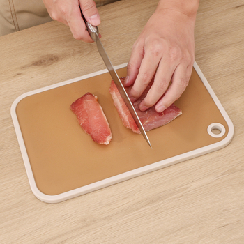 Többfunkciós vágódeszka otthoni használatra – antibakteriális és csúszásmentes, PP+TPR anyagból (Anyag: PP+TPR; Eredet: Yangjiang; Piacra kerülés éve: 2025)