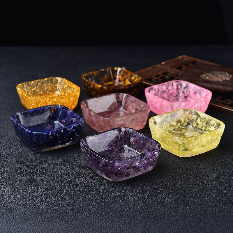 Négyzet formájú kristálytál – dekoratív ékszertároló, geometriai forma, modern minimál stílus