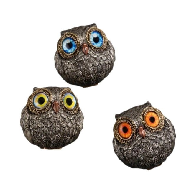 Сова от синтетична смола – модерен минималистичен декоративен елемент за дома и градината