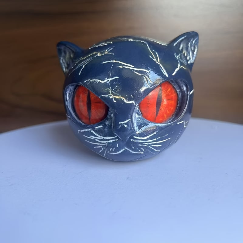 Сова от синтетична смола – модерен минималистичен декоративен елемент за дома и градината