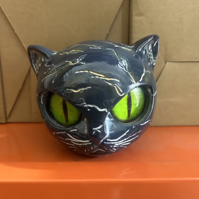 Сова от синтетична смола – модерен минималистичен декоративен елемент за дома и градината