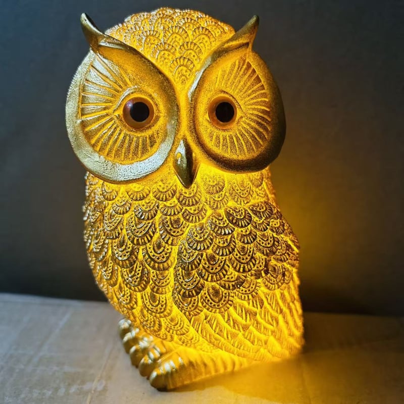 Сова от синтетична смола – модерен минималистичен декоративен елемент за дома и градината