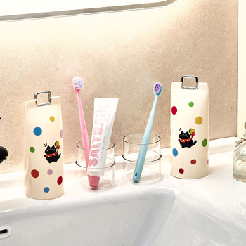 Putni držač za četkicu s čašom — plastični, skladištenje paste, mogućnost otiska logotipa, brend Selection