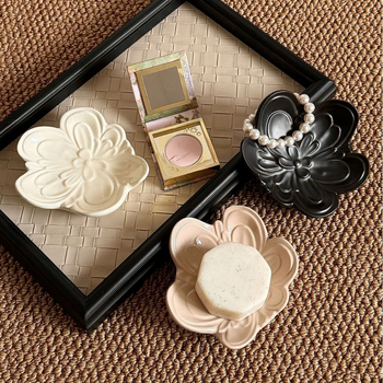 Kerámia szappantartó virág alakú, lefolyó funkcióval