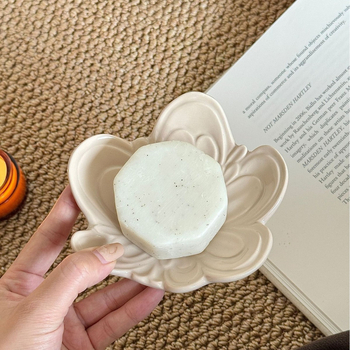 Kerámia szappantartó virág alakú, lefolyó funkcióval