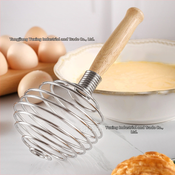 Ručni mućkalica za jaja s drvenom drškom i sferičnom glavom od nehrđajućeg čelika, moderni minimalistički dizajn