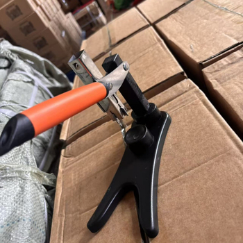 Устройство за отваряне и обелване на кестени - ръчно, с кръстосан клип, за домашна употреба