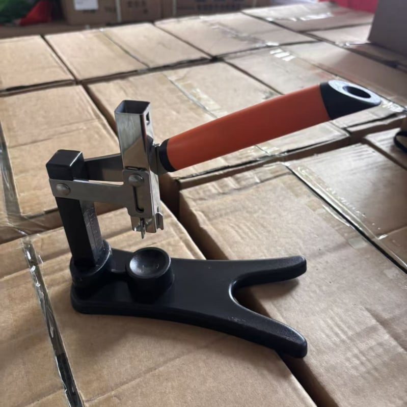 Устройство за отваряне и обелване на кестени - ръчно, с кръстосан клип, за домашна употреба