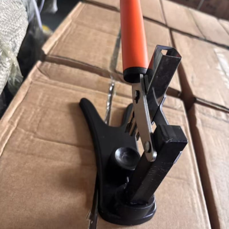 Устройство за отваряне и обелване на кестени - ръчно, с кръстосан клип, за домашна употреба