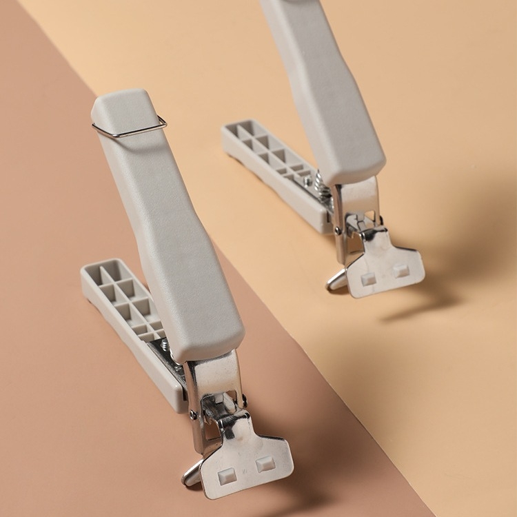 KOMEKI Višestruki klips protiv opeklina za vruće ploče; materijali: plastika, nehrđajući čelik, željezo