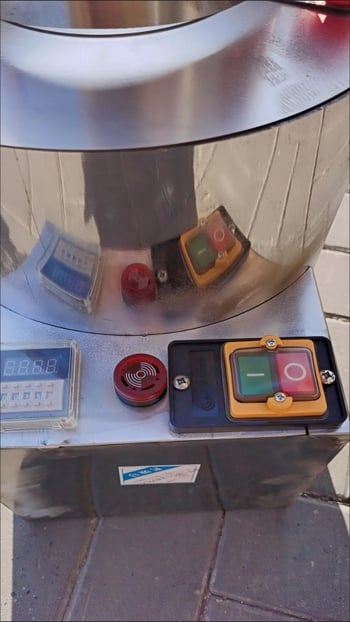 Διακόπτης μηχανής αποφλοιώσεως καστάνων με αδιάβροχο κουμπί, 3C πιστοποιημένο, τάση κάτω από 220V