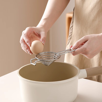 Tojásfehérje szeparáló – fémből készült kézi szűrő a tojásfehérje és a sárgája szétválasztásához, modell B9902-HWQ (fém, kézi, nem elektromos)