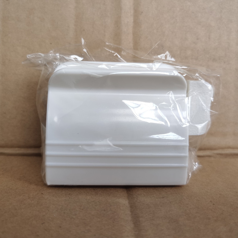 Držač četkica za zube s ugrađenim stlačivačem paste, plastični, za zid