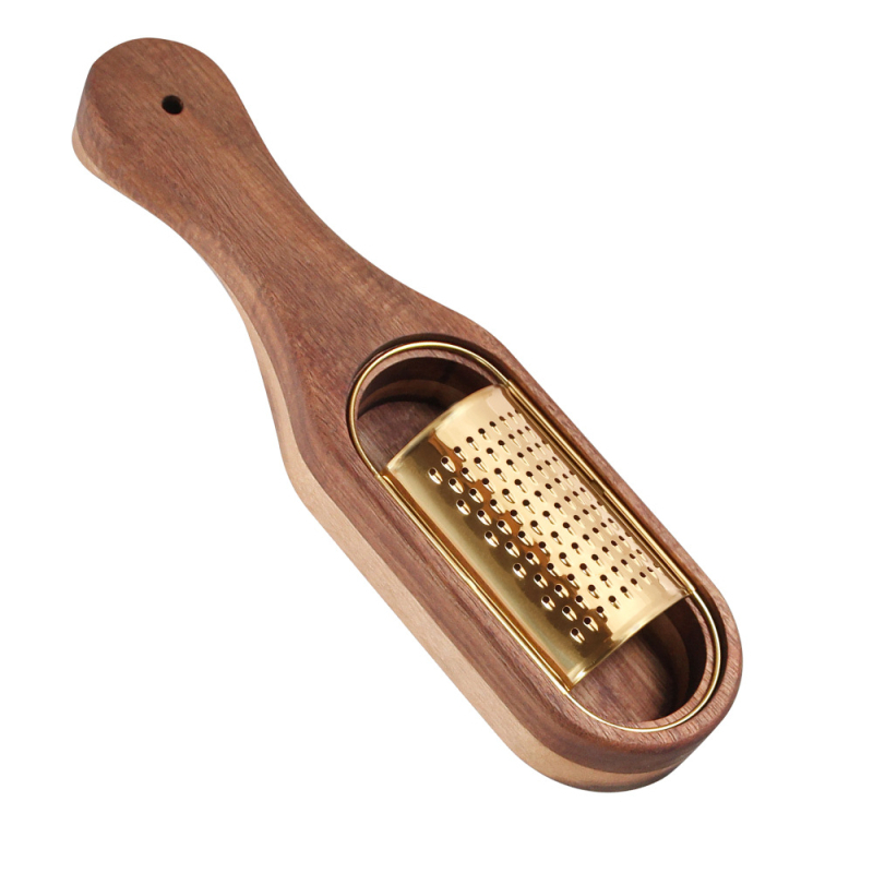 Настъргвач за сирене от 430 неръждаема стомана с титаново покритие и акациево дърво; лого отпечатано; плосък дизайн; функция: сирене